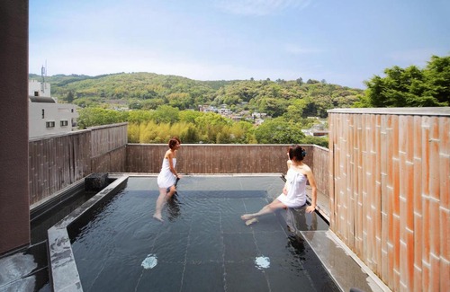 Shuzenji Hotel | Elegant Sora Togetsusoukinryu with Hot Tub & Family-Friendly Amenities