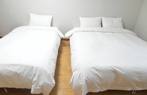 Seorak-dong Hotel | Discover Comfort at Sorak Y Hostel with Family Amenities