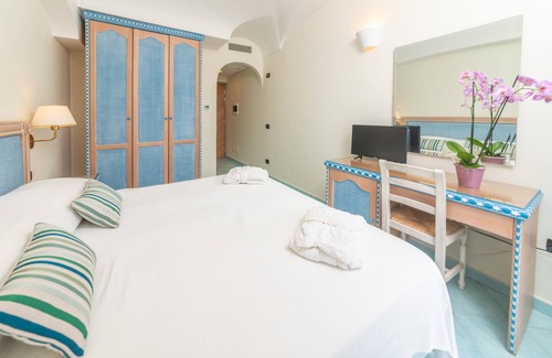 Succhivo Bed & Breakfast | Idyllic Sorgeto Garden: Ocean Views & Family-Friendly Comfort