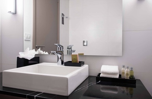 Pocitos Hotel | Discover SORO Montevideo: 4-Star Retreat with Spa & Hot Tub