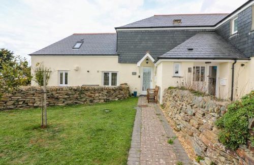 Treator House | Pet-Friendly Sorrel Cottage with 8.8/10 Guest Rating