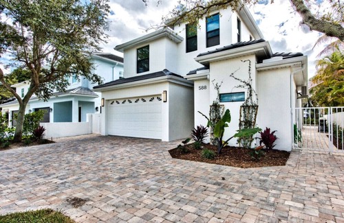 Naples Park Condo | Relaxing Retreat: Sorrento Cabana near Vanderbilt Beach