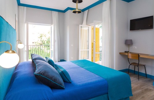Sorrento Historic Centre Hotel | Relax at Sorrento Pool & Suites - Poseidon for Families