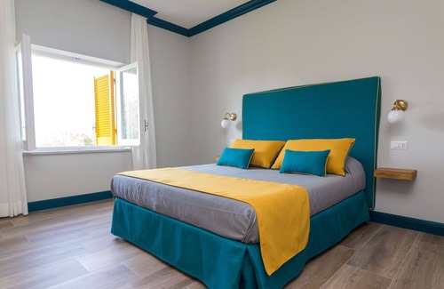 Sorrento Historic Centre Hotel | Discover Sorrento Pool & Suites - Family-Friendly Retreat