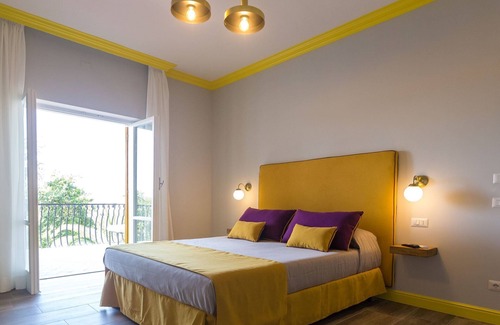 Sorrento Historic Centre Hotel | Relax at Sorrento Pool & Suites - Family Friendly Retreat