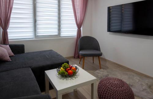 G.K. Bratya Miladinovi Apartment | Guest Rated 9.8: Family-Friendly SOS CoMFORT Awaits You