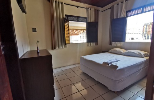 Alto da Cruz Hotel | Top-Rated SOS Hostel with Restaurant and Family Amenities