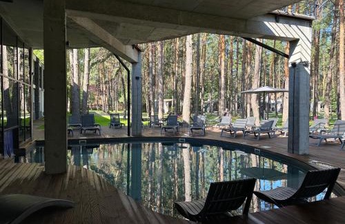 Kyiv Oblast Hotel | Relax at Sosnovel: Pet-Friendly Oasis with Ocean Views