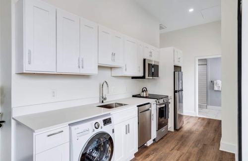 Center City East Apartment | Modern Sosuite 1BR Apt with Gym and Park View Amenities