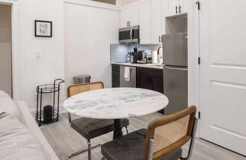 Rittenhouse Row Apartment | Sosuite | 1BR Apt w W/D, Desk Alcove