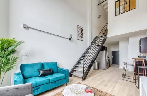 West Philadelphia Apartment | Modern Sosuite 1BR Loft with Gym and Pet-Friendly Options