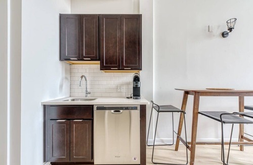 West Philadelphia Apartment | Modern Sosuite 1BR Loft with Gym and Pet-Friendly Options