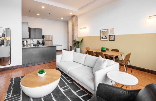 West Poplar Apartment | Guest Rated 10/10: Sosuite's Pet-Friendly 2BR Apartment