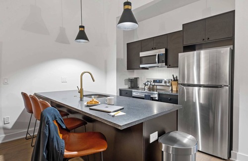 Old City Apartment | Modern Sosuite 2BR Apartment with Kitchen & Hot Tub