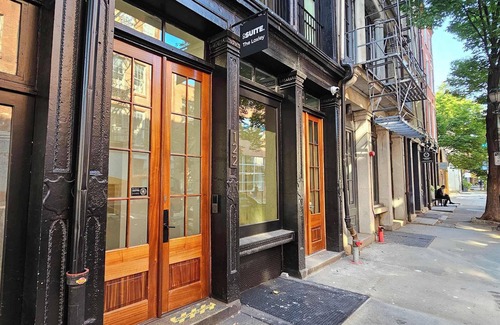 Old City Apartment | Modern Sosuite 2BR Apartment with Kitchen & Hot Tub