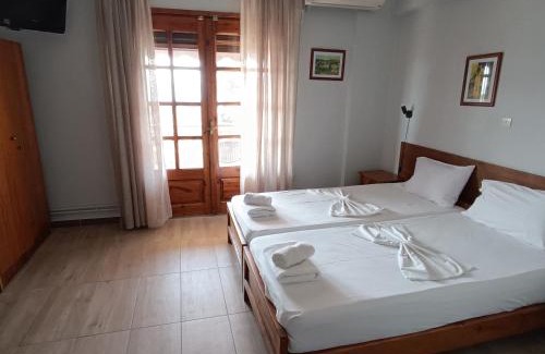 Skala Sotiros House | Cozy Sotiras Rooms: Pet-Friendly Haven for Families