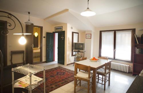 Vigevano Apartment | Discover Sotto i merli: Pet-Friendly Retreat with Breakfast