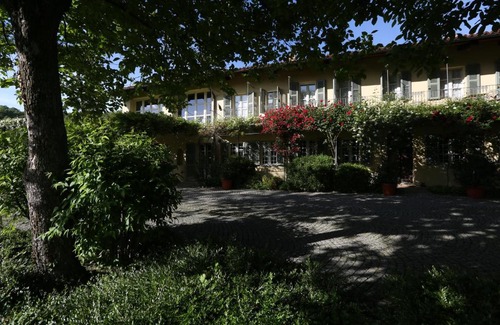 Cocconato Bed & Breakfast | Experience Comfort at Sotto la Luna Bruna B&B - Pet Friendly!