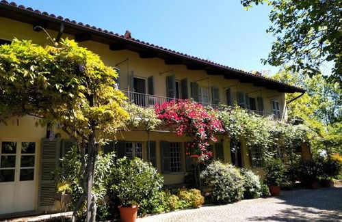 Cocconato Bed & Breakfast | Experience Comfort at Sotto la Luna Bruna B&B - Pet Friendly!