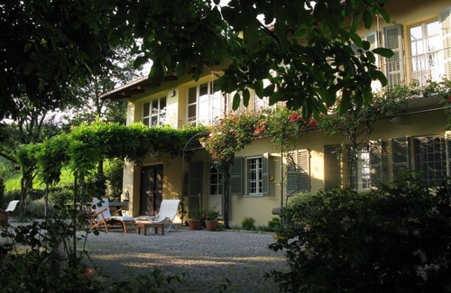Cocconato Bed & Breakfast | Experience Comfort at Sotto la Luna Bruna B&B - Pet Friendly!