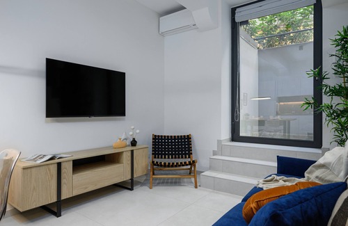 Zona Risorgimento Hotel | Discover Sotto Loft: Family-Friendly with Top Amenities