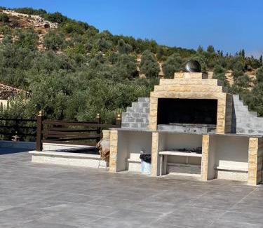 Suwailih Ski Chalet | Relaxing Getaway at Souf View with Pool & Family Fun