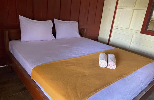 Don Khon House | Budget-Friendly Souksanh Guesthouse for Family Stays