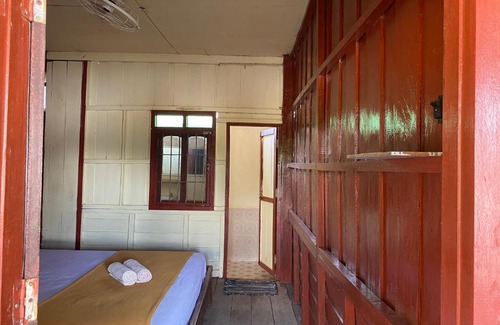 Don Khon House | Budget-Friendly Souksanh Guesthouse for Family Stays