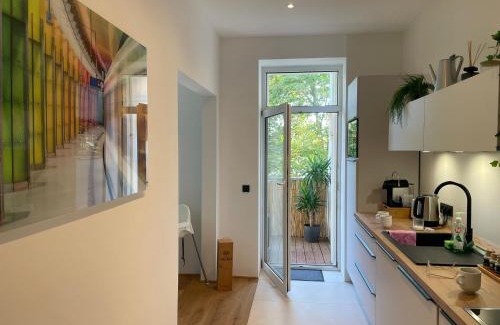 Neulindenau Apartment | 4YOUnic: Family-Friendly Retreat with Balcony & Parking
