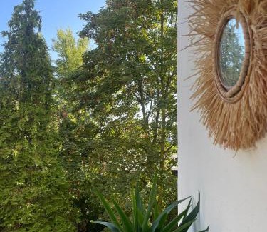 Neulindenau Apartment | 4YOUnic: Family-Friendly Retreat with Balcony & Parking