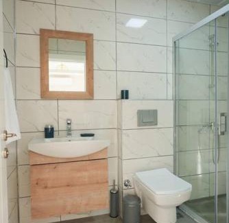 Kadnlar Denizi Mahallesi Apartment | Family-Friendly Soul House Kuşadası with Pool & Pets Welcome