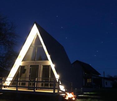 Pilipets Ski Chalet | Guest Rated: Soul House with Pet and Child-Friendly Comfort