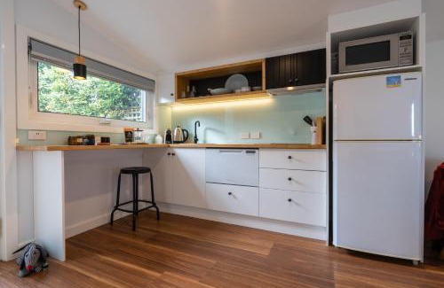 Kings Meadows Apartment | Oceanfront Soul Vie Stay - Rated 9.4/10 with Spa & Breakfast