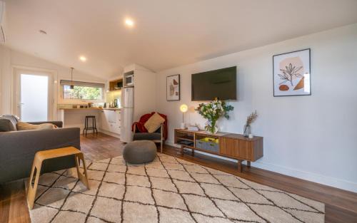 Kings Meadows Apartment | Oceanfront Soul Vie Stay - Rated 9.4/10 with Spa & Breakfast