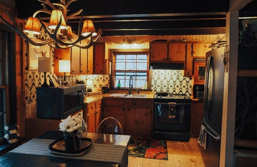 Otto House | Riverside Retreat: Hot Tub, Hiking Trails & Pet Friendly