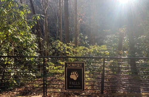 Otto House | Riverside Retreat: Hot Tub, Hiking Trails & Pet Friendly