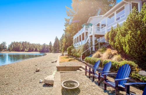 Allyn-Grapeview House | Discover Oceanfront Bliss at Sound of Sight Hotel