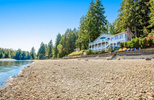 Allyn-Grapeview House | Discover Oceanfront Bliss at Sound of Sight Hotel