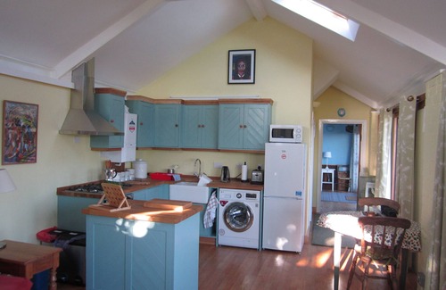 Abergavenny Cottage | Tranquil Retreat Near Black Mountains with Pool & Breakfast