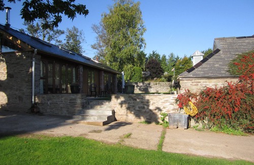Abergavenny Cottage | Tranquil Retreat Near Black Mountains with Pool & Breakfast