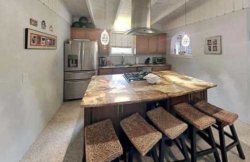 Villa Segunda House | Family-Friendly Soundside: A 4-Star Getaway Awaits