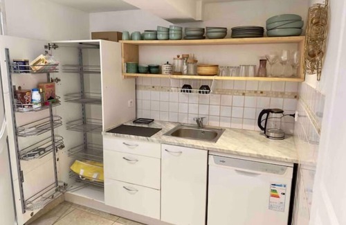 Vins-sur-Caramy Apartment | Discover Sous le Balcon de Mimishe in Beautiful Provence