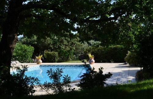 Lussan House | Relax at Sous les chênes: Oceanfront, Pet-Friendly Retreat