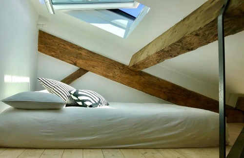 Toulouse East Apartment | Stellar Stay at SOUS LES ETOILES - Rated 8.9/10!