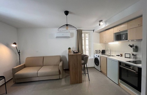 Velaux Apartment | Discover Sous les Platanes: 10/10 Rated Family Retreat