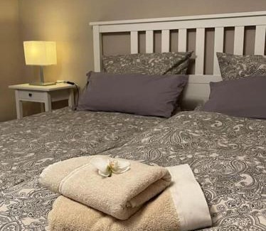 Mundelheim Apartment | Indulge in Souterrain-Apartment with Private Sauna & Spa