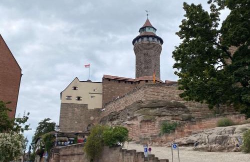 Altstadt - Sankt Sebald Apartment | Cozy Souterrain-Studio Near Castle and Main Market