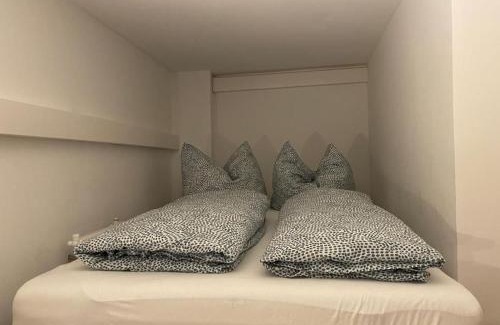 Altstadt - Sankt Sebald Apartment | Cozy Souterrain-Studio Near Castle and Main Market