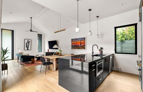 Bouldin House | South 1st St Hideaway - 2 bedroom - DT ATX
