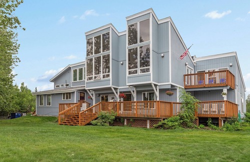 Huffman - O' Malley Apartment | Inviting South Anch. Suite with Chugach Mountain Views